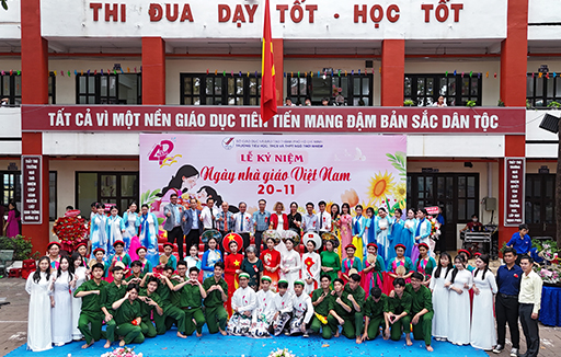 42 năm Ngày Nhà giáo Việt Nam: tôn vinh những người lái đò thầm lặng, những người đã và đang cống hiến cho sự nghiệp trồng người