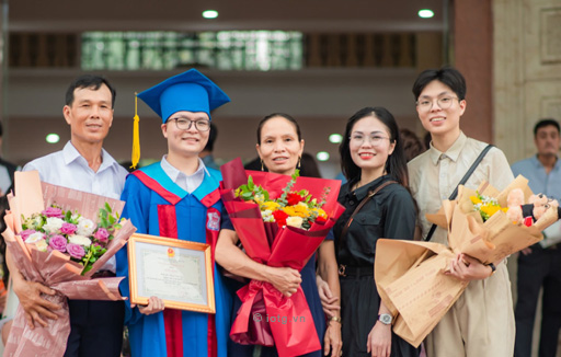 Chàng trai đảo Lý Sơn tốt nghiệp thủ khoa Đại học Y Hà Nội