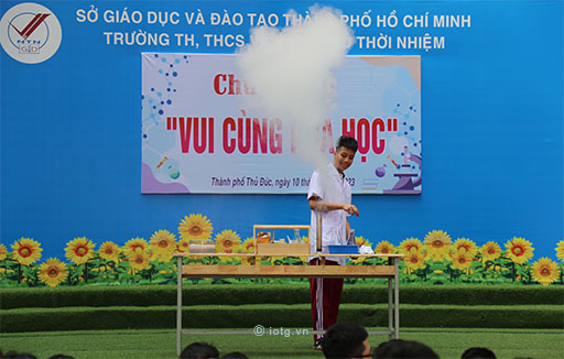 Chuyên đề Vui cùng hoá học được tổ KHTN thực hiện dưới cờ