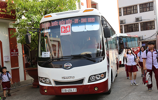 Một số hình ảnh xe đưa rước học sinh tại trường Ngô Thời Nhiệm