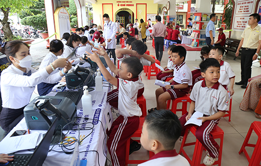 Tiêm chủng ngừa cúm cho Cán bộ, Giáo viên, Nhân viên và Học sinh