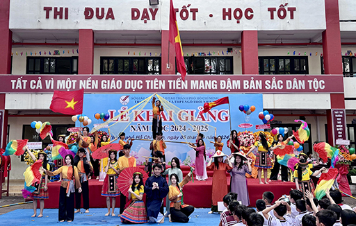 Tiết mục múa: Bản sắc Việt - Lớp 12A12 - Lễ khai giảng năm học 2024 - 2025