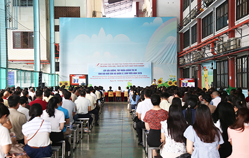 Trường Ngô Thời Nhiệm tổ chức bồi dưỡng chính trị hè cho đội ngũ quản lý, giáo viên năm 2025