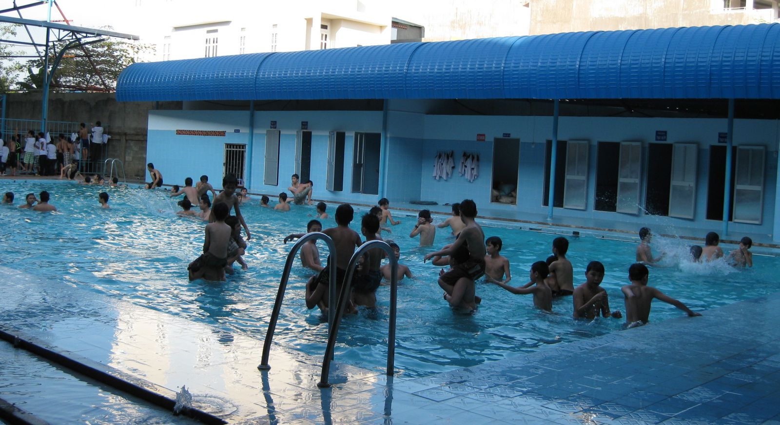 Hồ bơi trường Ngô Thời Nhiệm cơ sở Phước Long