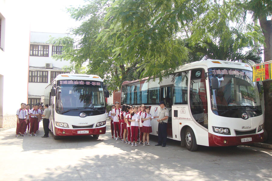 Xe đưa rước trường Ngô Thời Nhiệm cơ sở Phước Long