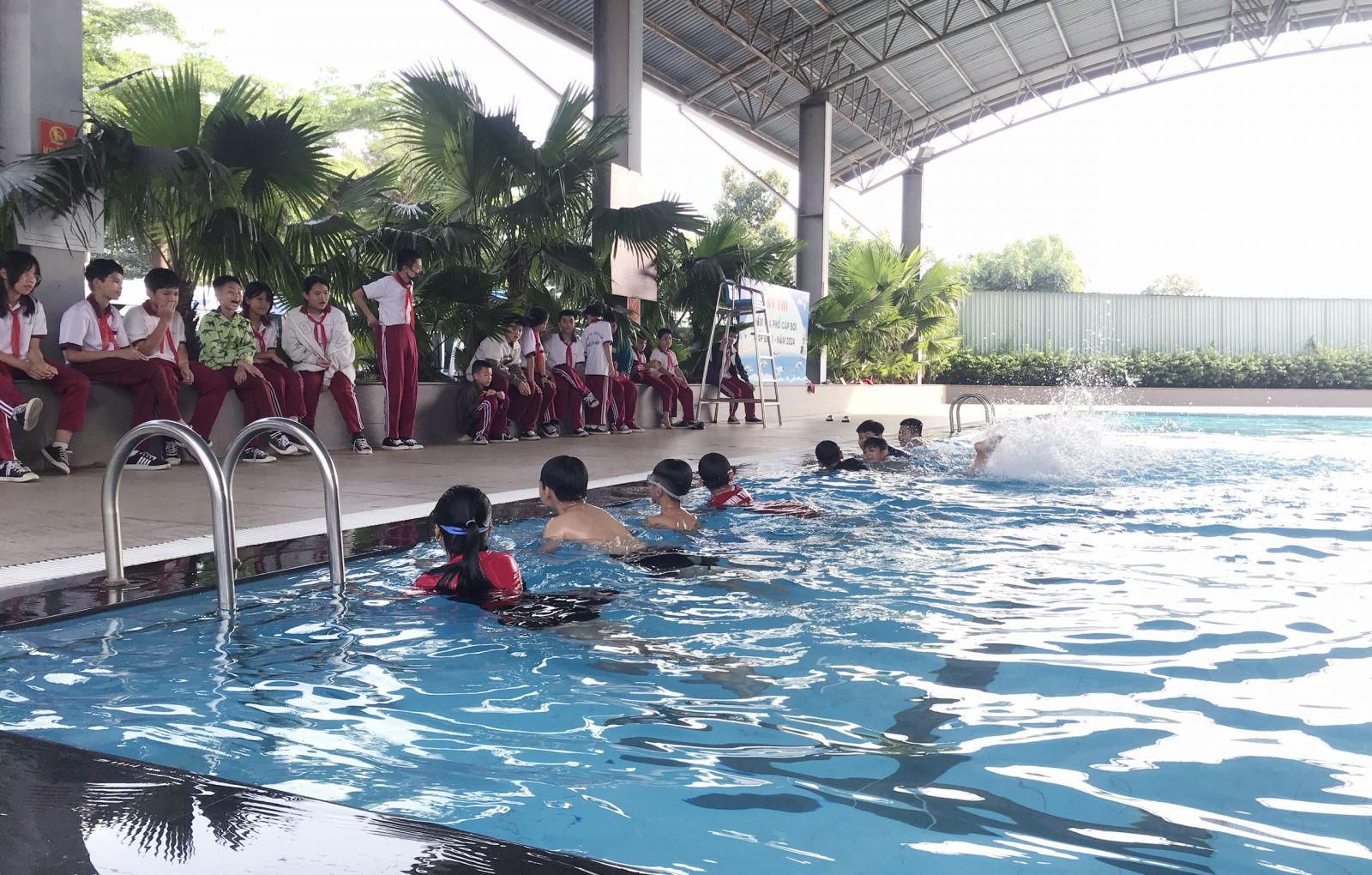 Hồ bơi Trường Ngô Thời Nhiệm tại cơ sở Bình Dương